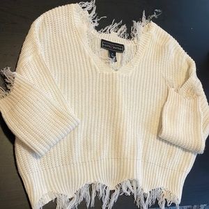 White sweater w fringe. Barely worn. Size M.